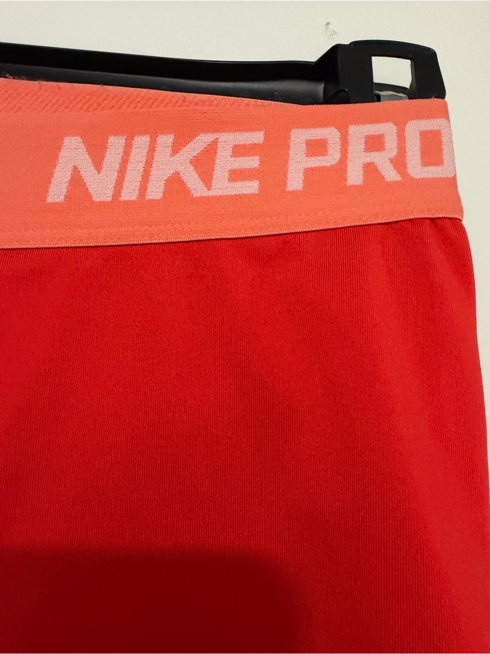 Nike Pro Dri-FIT Women’s Large Red Coral Compression Training Shorts - Picture 2 of 9